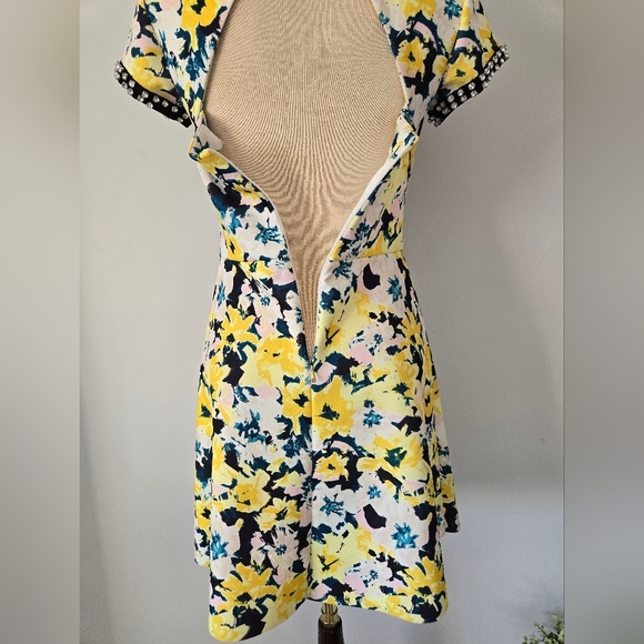 JUICY COUTURE Floral Yellow/ Blue/black Dress with Studded Gem Collar. Size S - Picture 10 of 16